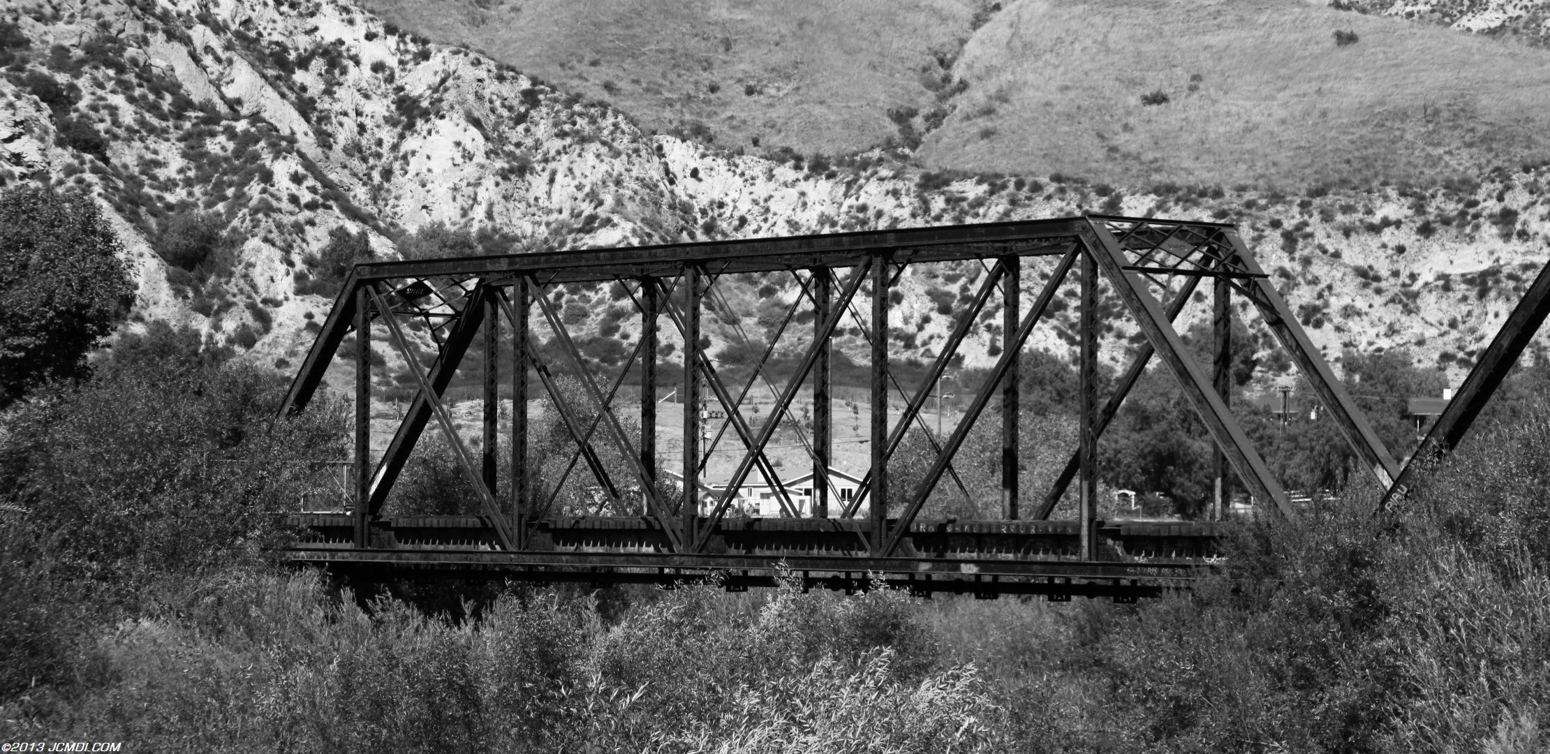 Piru train bridge B&W 11/17/2011